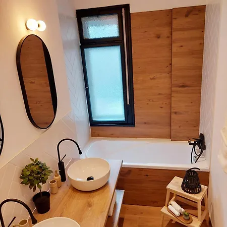 Stylish Apartment, Walk To Nivy Center