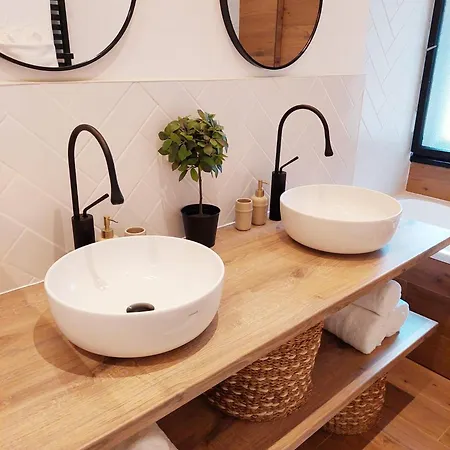 Stylish Apartment, Walk To Nivy Center *