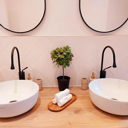 Style In Style Near Bus Station Nivy Bratysława