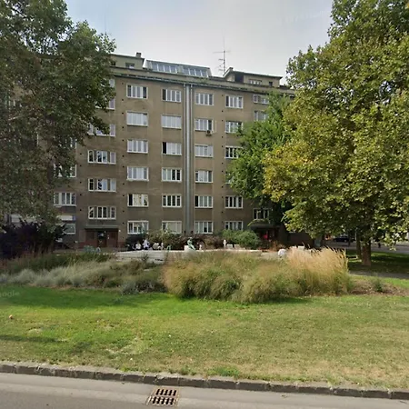 Style In Style Near Bus Station Nivy Bratysława